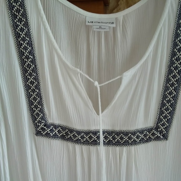 NWOT - Liz Claiborne white peasant style top - Picture 4 of 6